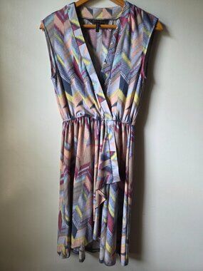EUC BCBGMAXAZRIA SOFT SLINKY CHEVRON SURPLICE NECK FAUX WRAP DRESS S
